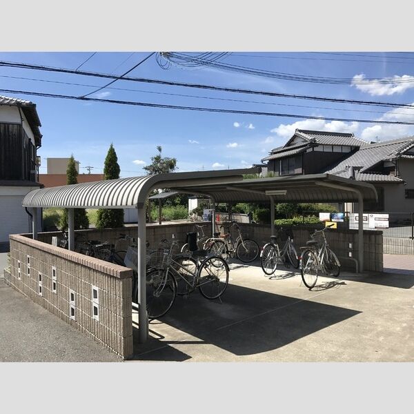現地周辺 (駐輪場)