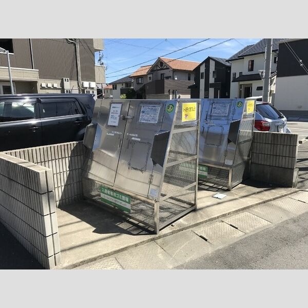 現地周辺 (ゴミ庫)