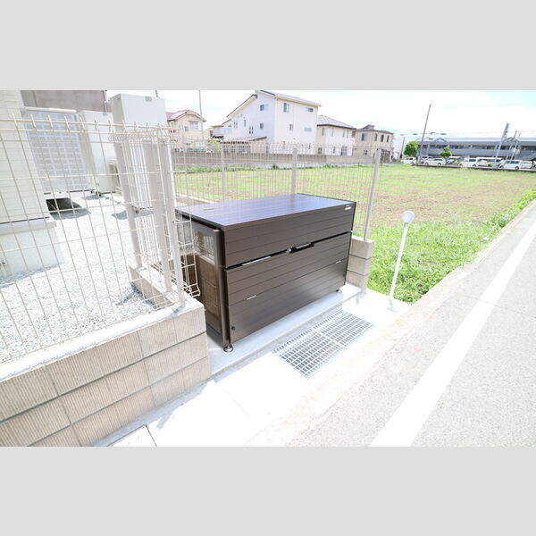 現地周辺 (ゴミ庫)