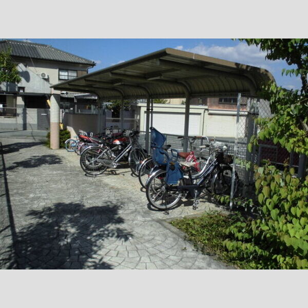 現地周辺 (駐輪場)