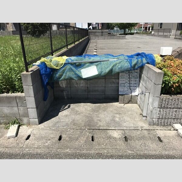 現地周辺 (ゴミ置場)