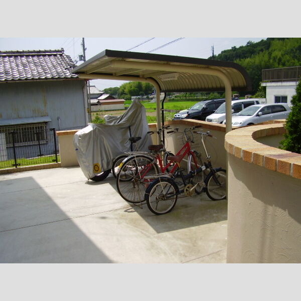 現地周辺 (駐輪場)