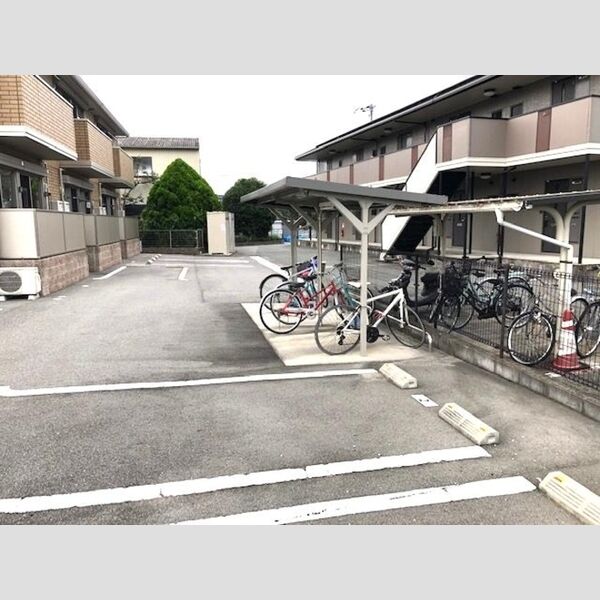 現地周辺 (駐輪場)