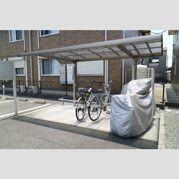 現地周辺 (駐輪場)