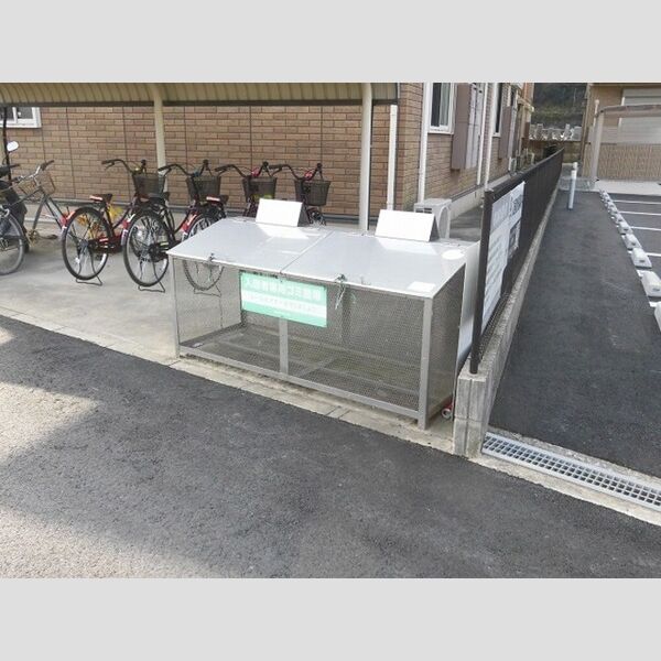 現地周辺 (ゴミステーション)