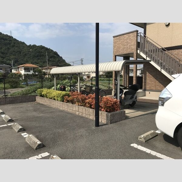 現地周辺 (駐輪場)