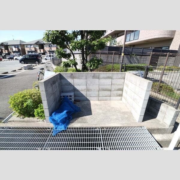 現地周辺 (ゴミ置き場)