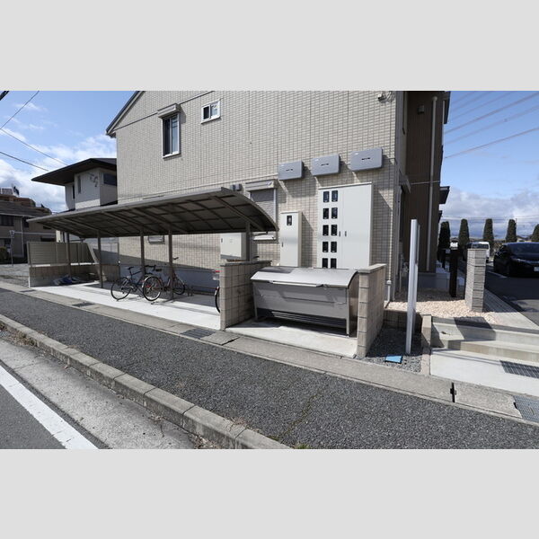 現地周辺 (ゴミ庫)
