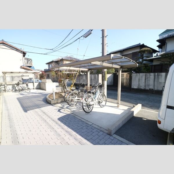 現地周辺 (駐輪場)