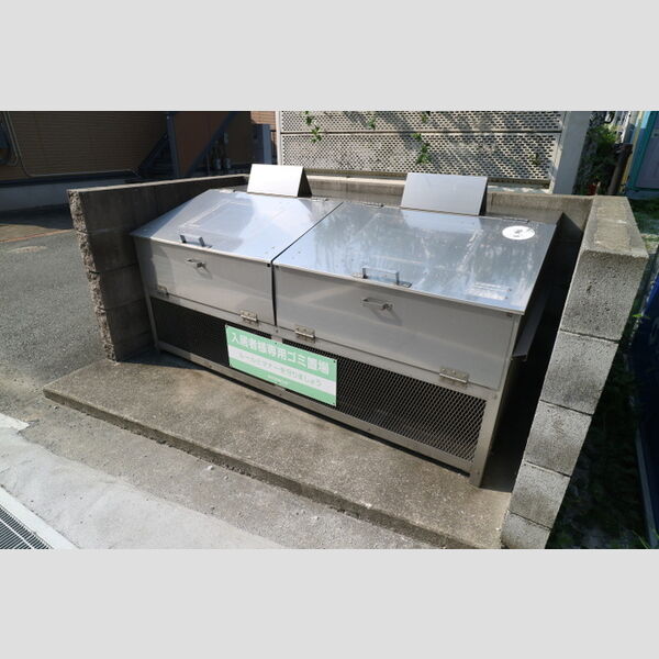 現地周辺 (ゴミ庫)