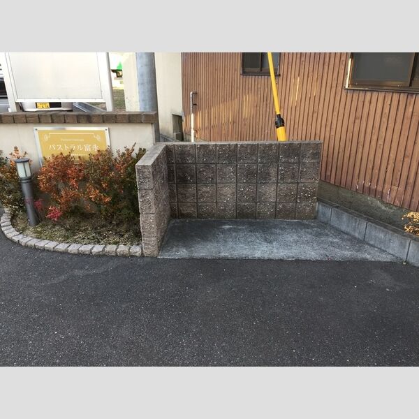 現地周辺 (ゴミ集積所)