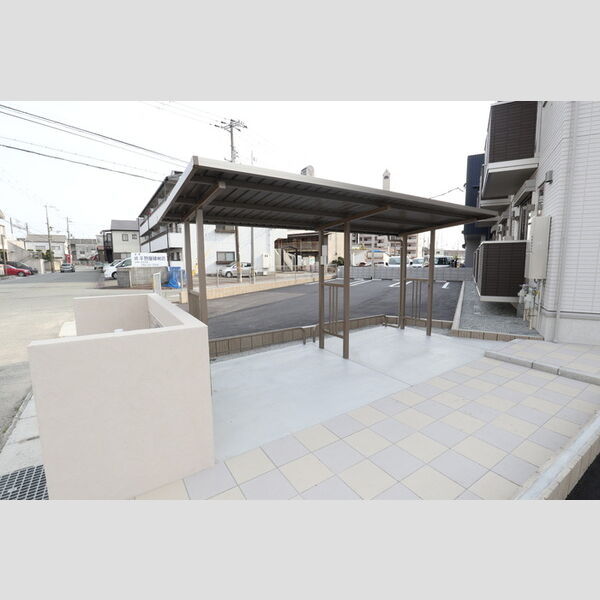 現地周辺 (駐輪場)