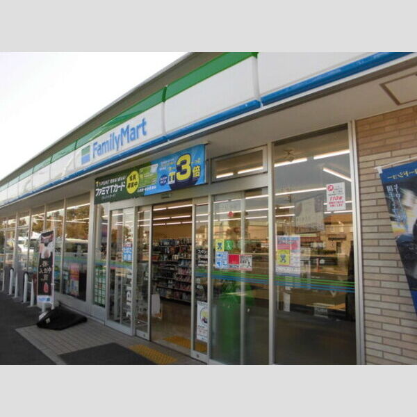 現地周辺 (ファミリーマート加古川稲屋店(900m))