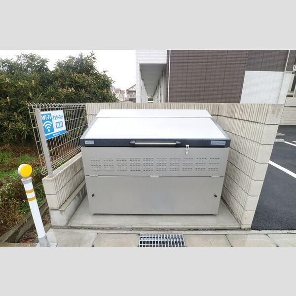 現地周辺 (ゴミ庫)
