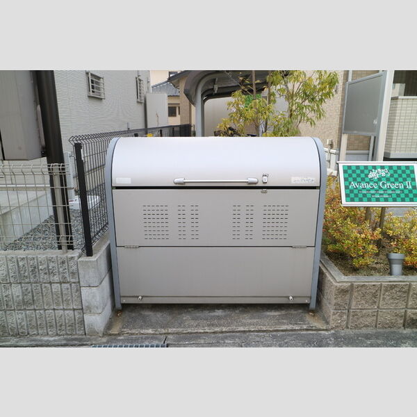 現地周辺 (ゴミ庫)