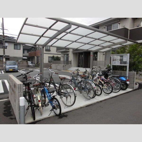 現地周辺 (駐輪場)