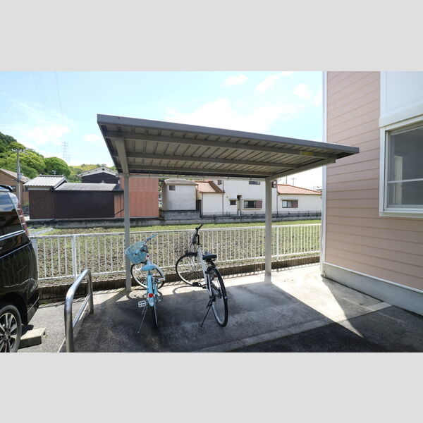 現地周辺 (駐輪場)