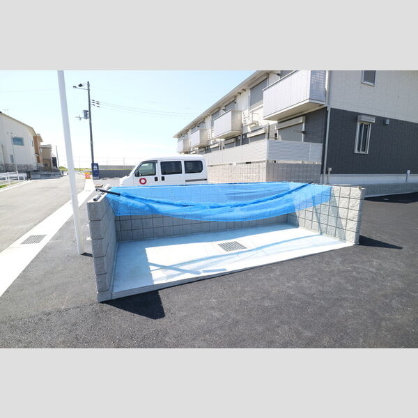 現地周辺 (ゴミ置場)