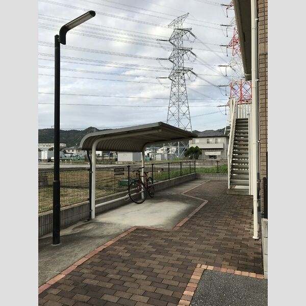 現地周辺 (駐輪場)