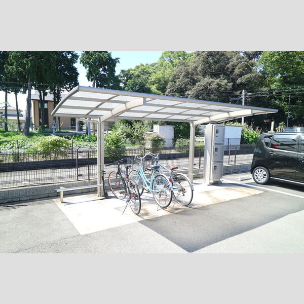 現地周辺 (駐輪場)