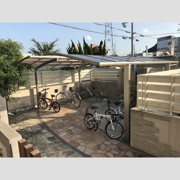 現地周辺 (駐輪場)