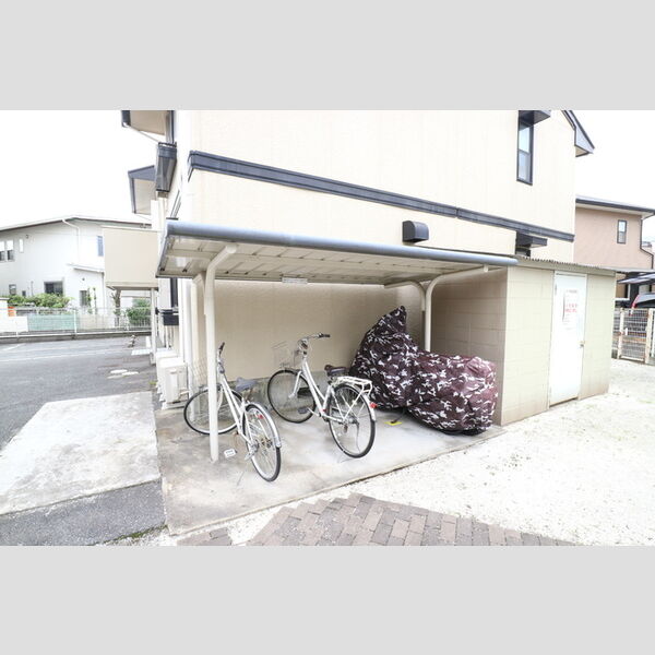 現地周辺 (駐輪場)