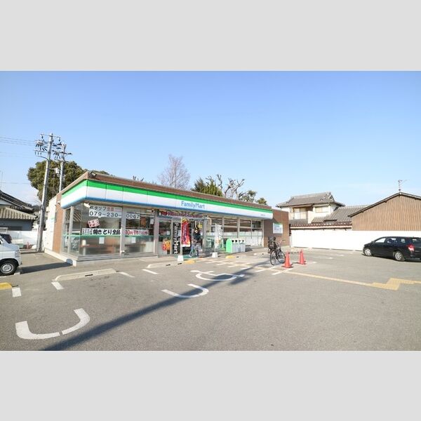 現地周辺 (ファミリーマート英賀春日町店(412m))