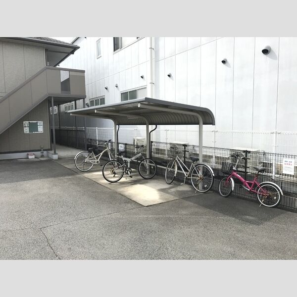 現地周辺 (A棟 駐輪場)