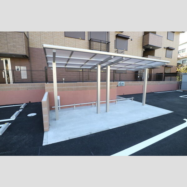 現地周辺 (駐輪場)