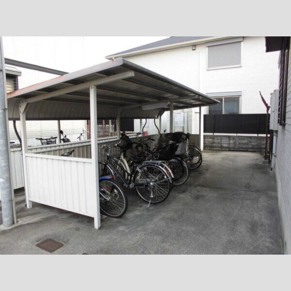 現地周辺 (駐輪場)