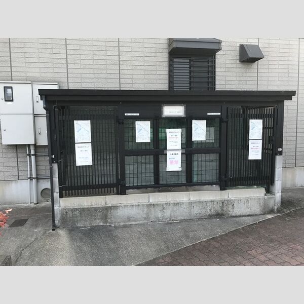 現地周辺 (ゴミ庫)