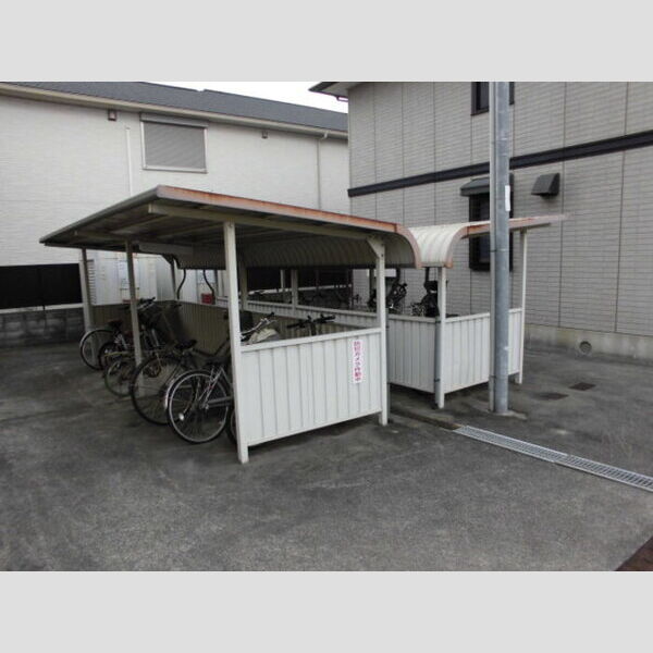 現地周辺 (駐輪場)