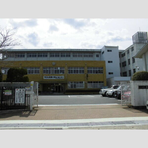 現地周辺 (たつの市立揖保川中学校(727m))