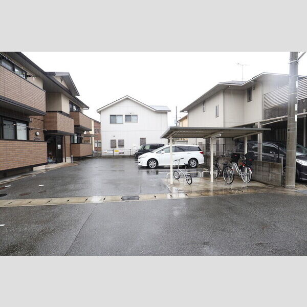 現地周辺 (駐輪場、駐車場)