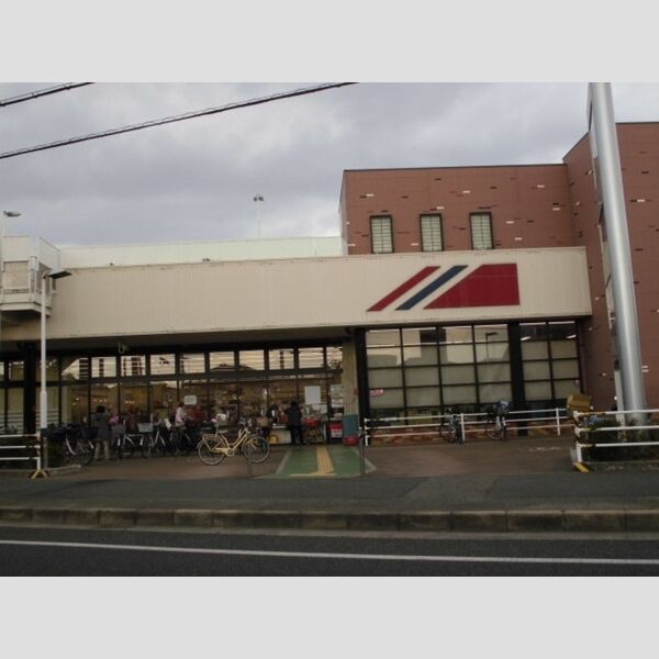 現地周辺 (マルアイ本荘店 977m)