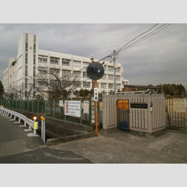 現地周辺 (姫路市立大津茂小学校(268m))