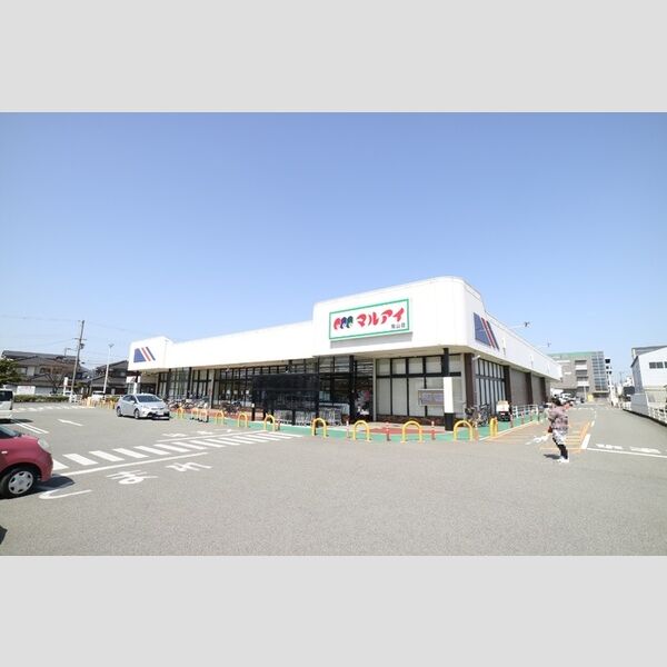 現地周辺 (マルアイ亀山店(648m))