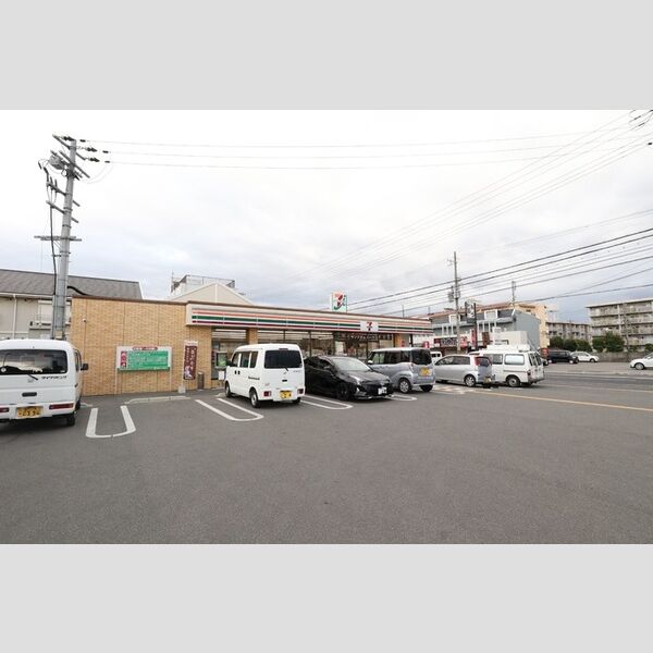 現地周辺 (セブンイレブン姫路鎌倉町店(640m))