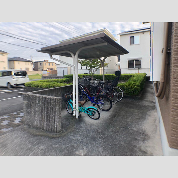 現地周辺 (駐輪場)