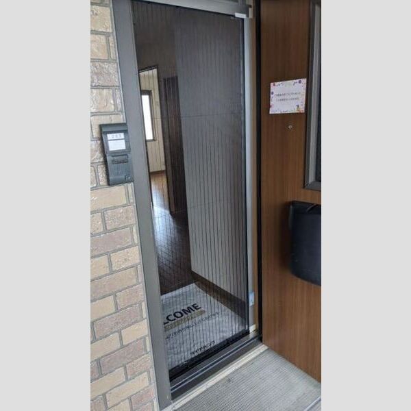 玄関 (玄関　横引き収納網戸)