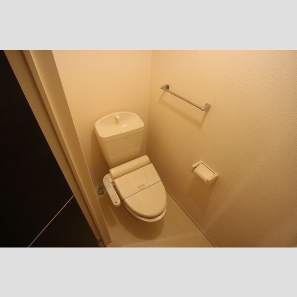 トイレ (トイレ)