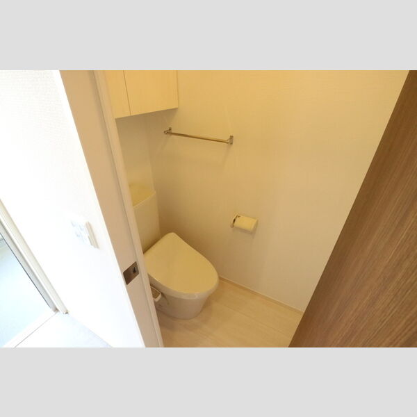 トイレ (トイレ)