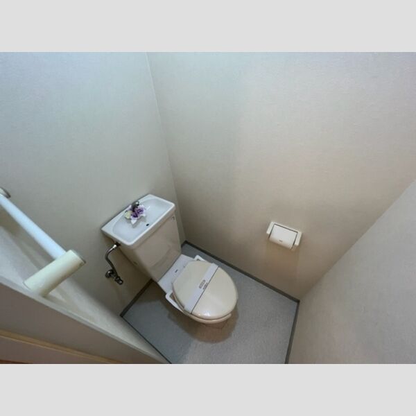 トイレ (トイレ)