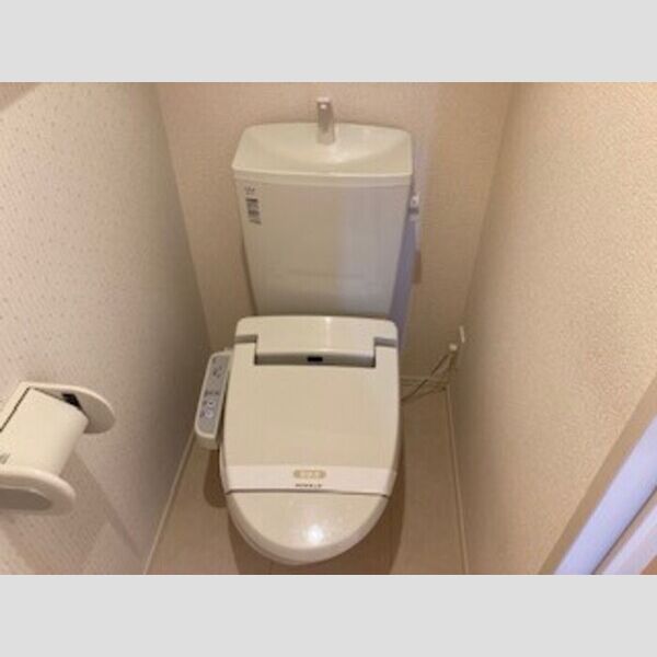 トイレ (トイレ)