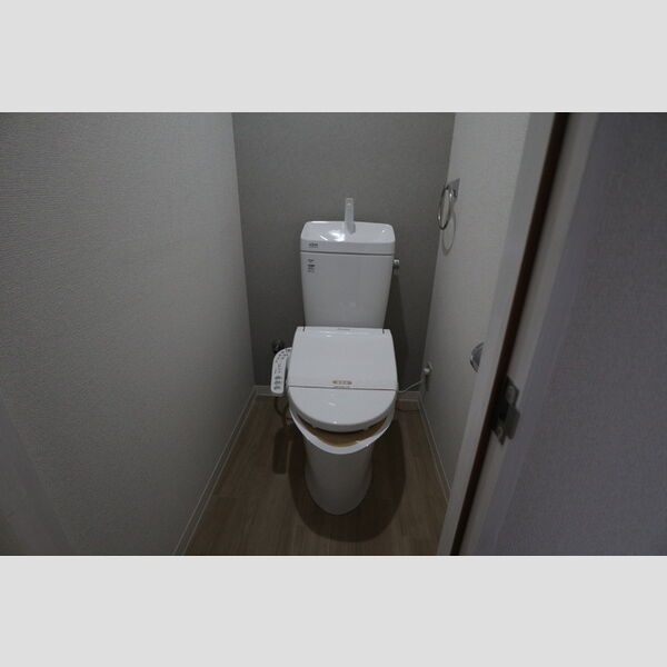 トイレ (トイレ)