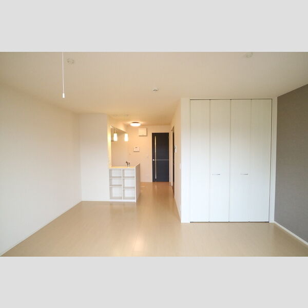 その他 (バルコニーからリビングの写真)