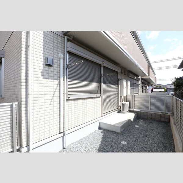 その他 (専用庭　シャッター付き)
