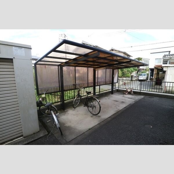 その他 (駐輪場)