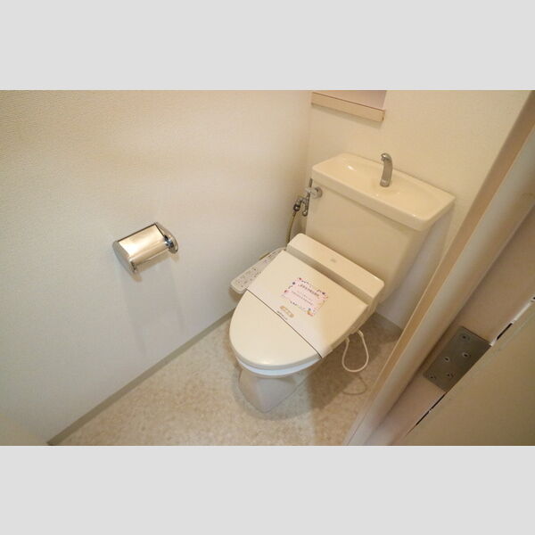 トイレ (トイレ)