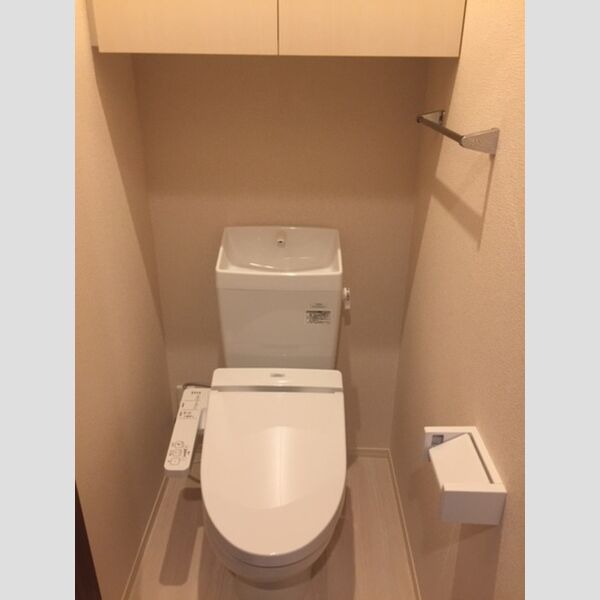 トイレ (トイレ)